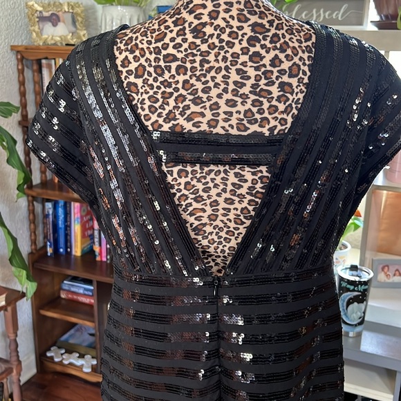 Sparkly Black Dresses bring out the best in everyone. - Picture 5 of 6